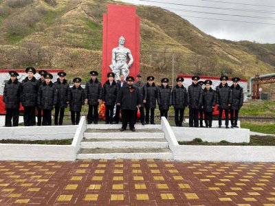 9 мая состоялось торжественное возложение венков к стеле погибшим воинам