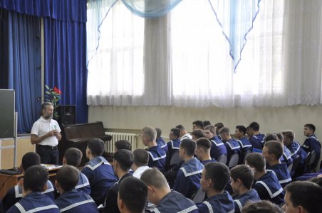 В Сахалинском морском колледже провели урок трезвости