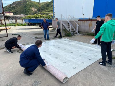 Курсанты Сахалинского морского колледжа принимают активное участие в качестве волонтеров.