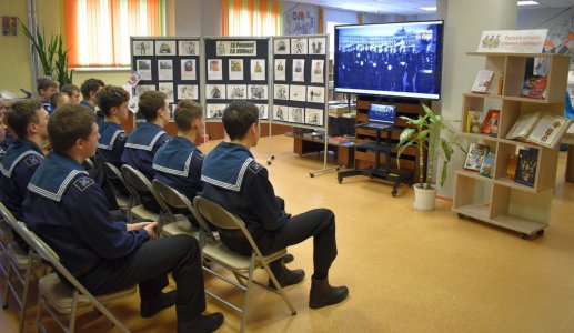 «Навеки в памяти героев имена»